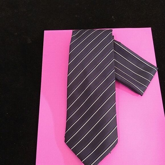 MEN'S BRAND Q TIE AND HANKY SET - Picture 1 of 3